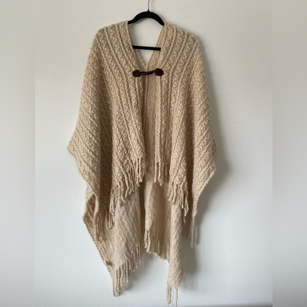 🕶️ Flowing Poncho
